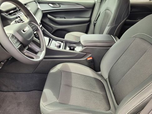 New 2026 Jeep Grand Cherokee Laredo w/ Trailer Tow Package AWD/4WD image 15