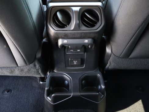 Used 2019 Jeep Wrangler Unlimited Sahara AWD/4WD image 11