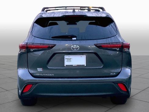 Used 2025 Toyota Highlander XLE FWD image 5