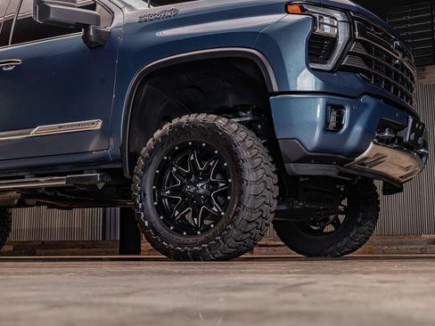 Used 2024 Chevrolet Silverado 2500 High Country w/ Technology Package AWD/4WD image 11