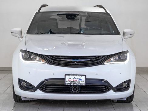 Used 2019 Chrysler Pacifica Limited w/ Advanced Safetytec Group image 3