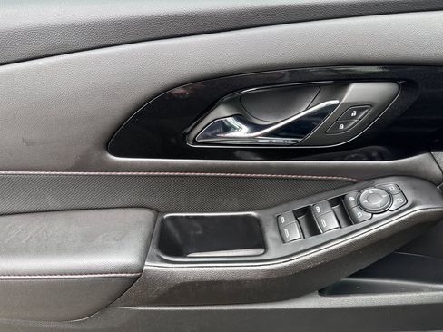 Used 2023 Chevrolet Traverse RS image 12