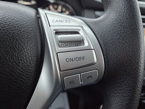 Used 2016 Nissan Rogue SV image 14