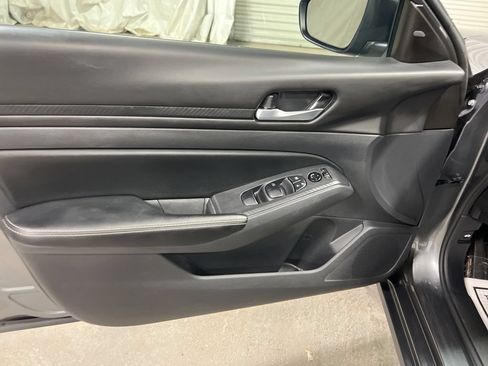 Used 2025 Nissan Altima 2.5 SV FWD image 18
