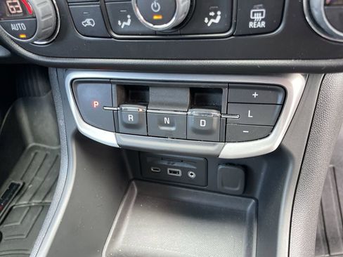 Used 2023 GMC Terrain SLT w/ Infotainment Package II AWD/4WD image 27