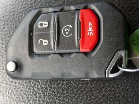 Used 2018 Jeep Wrangler Unlimited Sport S image 30