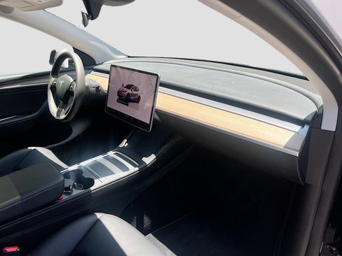 Used 2023 Tesla Model Y Long Range AWD/4WD image 31