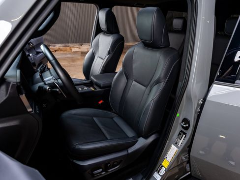 Used 2025 Lexus GX 550 w/ Cold Area Package AWD/4WD image 30