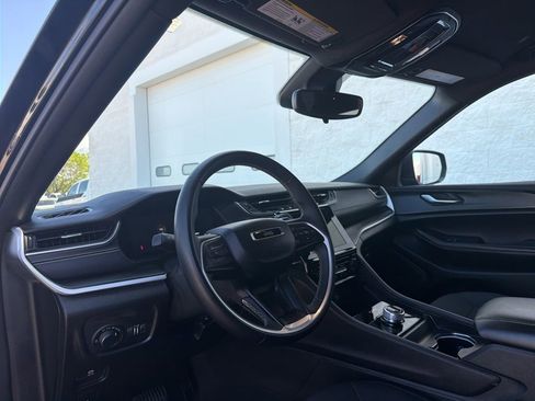 Certified 2024 Jeep Grand Cherokee L Laredo AWD/4WD image 10