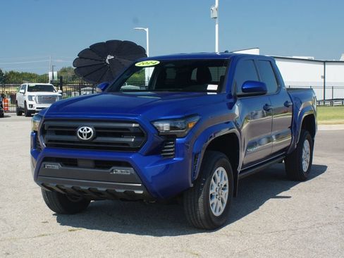 Used 2024 Toyota Tacoma SR5 AWD/4WD image 25