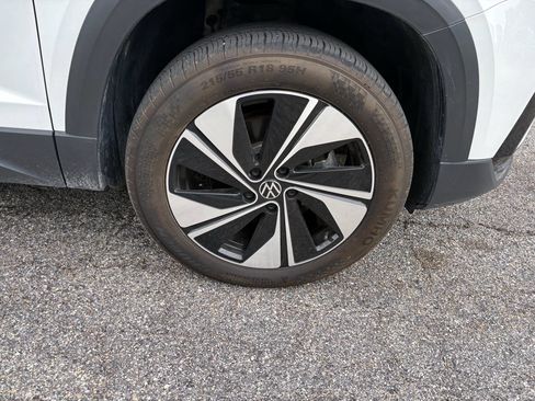 Used 2024 Volkswagen Taos SE AWD/4WD image 9