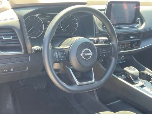 Used 2023 Nissan Rogue S image 7