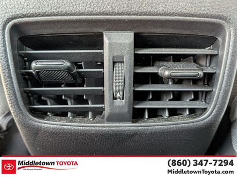 Used 2025 Toyota Corolla Cross L AWD/4WD image 29
