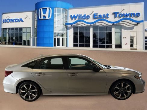 Certified 2025 Honda Civic Sport Touring image 9