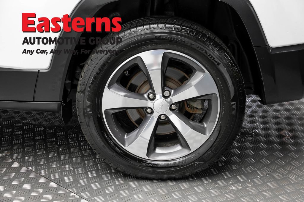 Used 2019 Jeep Cherokee Limited AWD/4WD image 9