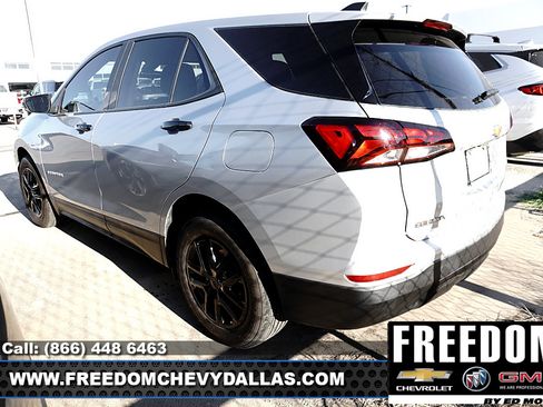 Used 2022 Chevrolet Equinox LS w/ LS Convenience Package FWD image 8