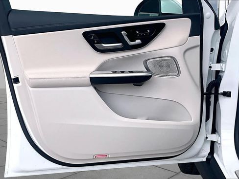 Used 2024 Mercedes-Benz GLC 300 image 19