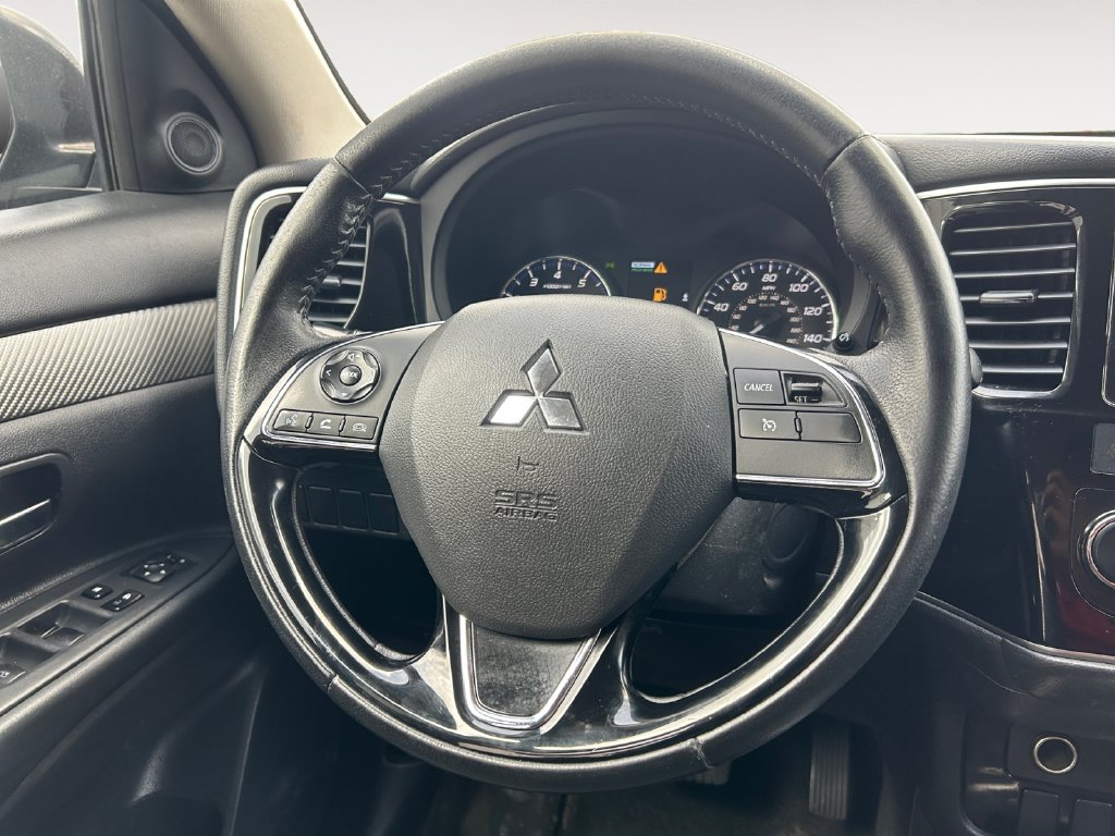 Used 2018 Mitsubishi Outlander SE AWD/4WD image 12