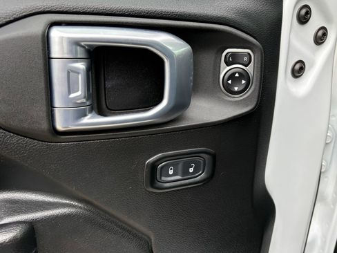 Used 2021 Jeep Wrangler Rubicon AWD/4WD image 11