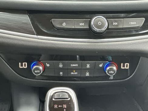 Used 2020 Buick Enclave Essence AWD/4WD image 15