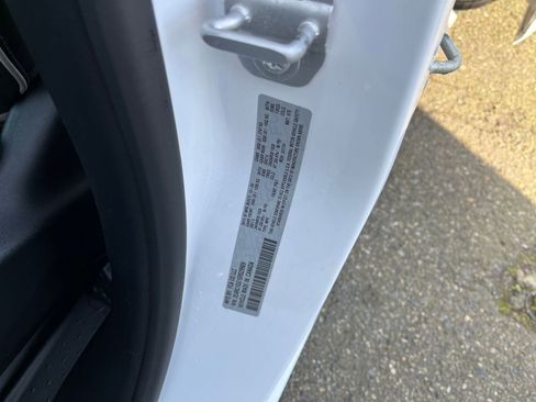 Used 2025 Chrysler Pacifica Limited image 34