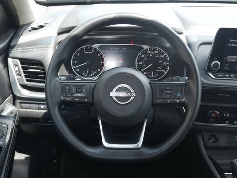 Used 2024 Nissan Rogue SV FWD image 11