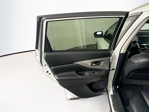 Used 2016 Nissan Murano Platinum w/ Platinum Technology Package FWD image 27