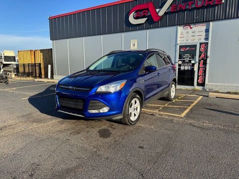 Used 2016 Ford Escape SE w/ Equipment Group 201A image 2
