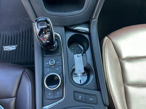 Used 2021 Cadillac XT6 Premium Luxury image 23