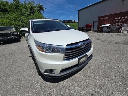 Used 2016 Toyota Highlander XLE FWD image 11
