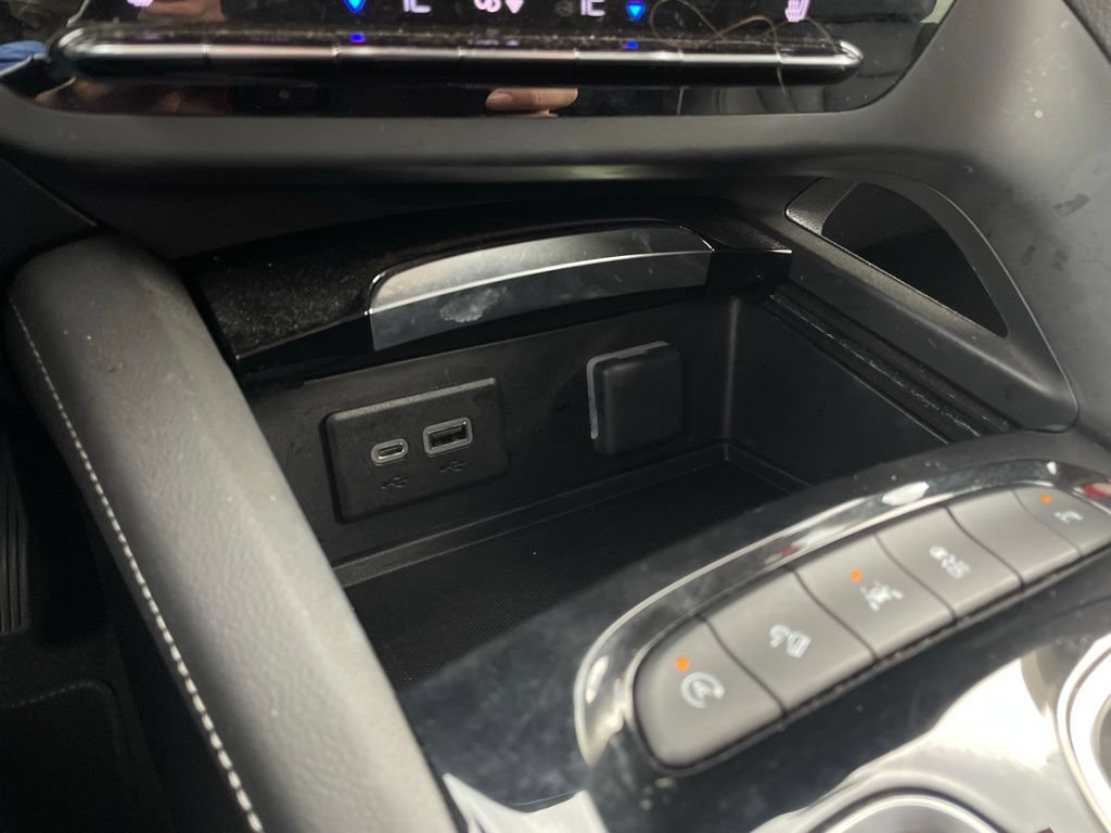Used 2023 Buick Envision Essence AWD/4WD image 19