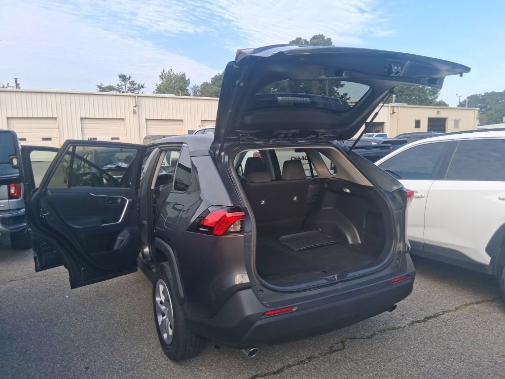 Used 2024 Toyota RAV4 LE AWD/4WD image 19