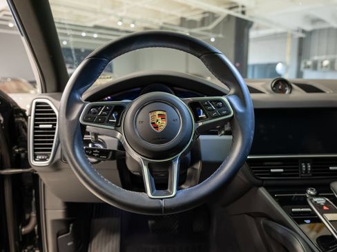 Certified 2023 Porsche Cayenne AWD/4WD image 5