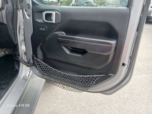 Used 2018 Jeep Wrangler Unlimited Sport S AWD/4WD image 14