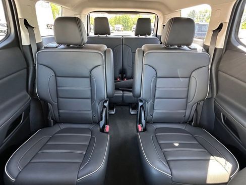 Used 2023 GMC Acadia Denali w/ Denali Ultimate Package AWD/4WD image 29