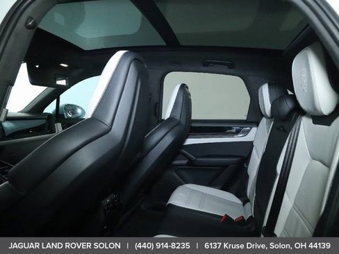 Used 2025 Porsche Cayenne GTS AWD/4WD image 20