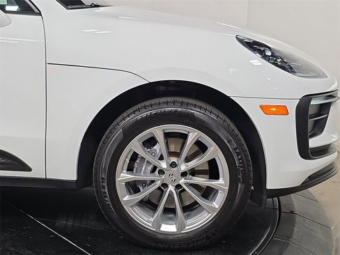 Used 2025 Porsche Macan image 11
