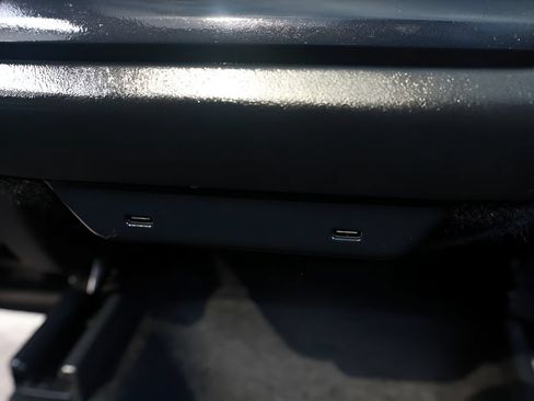 Used 2026 Tesla Model Y Long Range RWD image 33