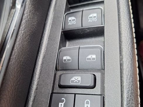 Used 2025 RAM 1500 Laramie AWD/4WD image 19