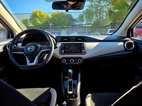 Used 2021 Nissan Versa SV FWD image 10