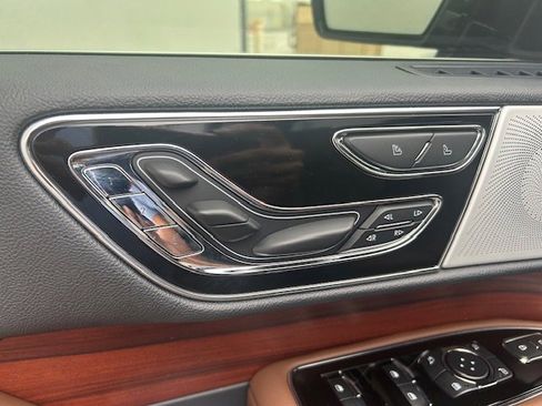 Used 2023 Lincoln Navigator Reserve RWD image 13