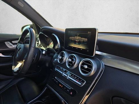 Used 2018 Mercedes-Benz GLC 300 4MATIC image 21