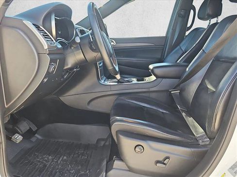 Used 2017 Jeep Grand Cherokee Altitude image 16