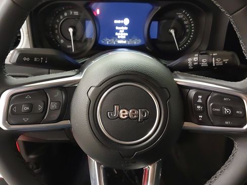 Used 2025 Jeep Wrangler Sahara w/ Safety Group AWD/4WD image 35