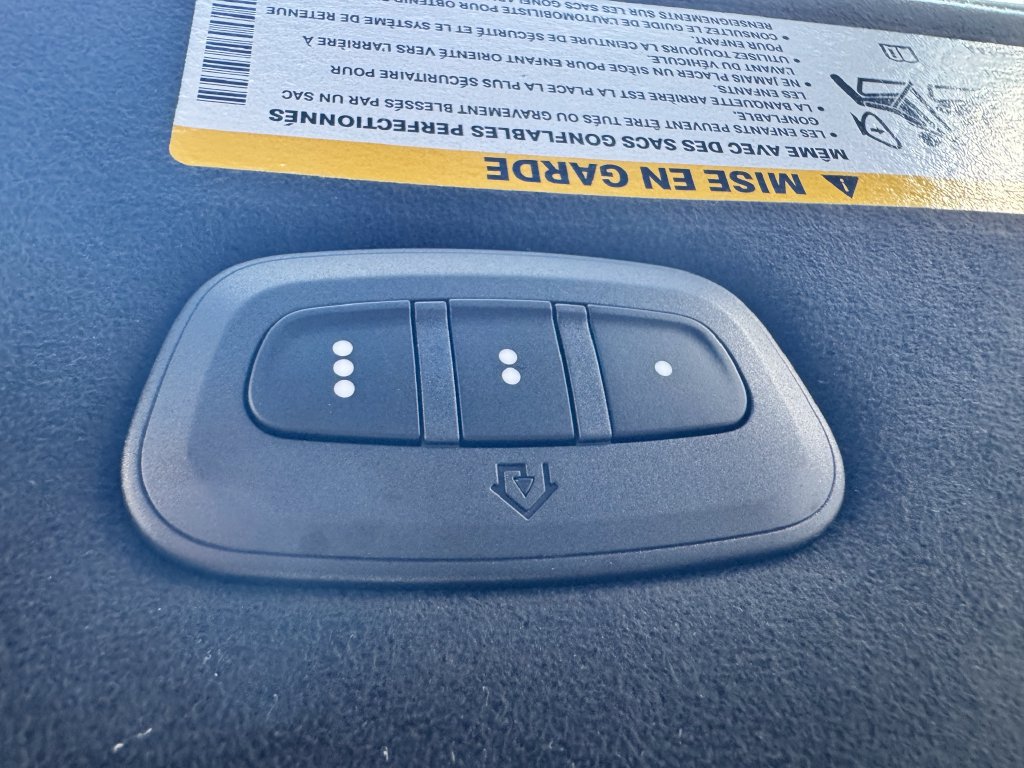 Used 2024 Chrysler Pacifica Pinnacle FWD image 30