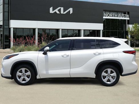 Used 2021 Toyota Highlander L FWD image 3