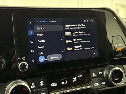 Used 2023 Toyota Highlander L image 13