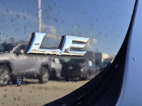Used 2018 Toyota Camry LE FWD image 20