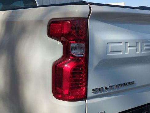 Used 2022 Chevrolet Silverado 1500 W/T RWD image 9