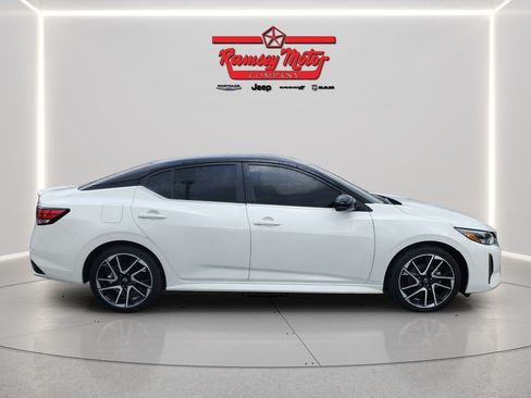 Used 2024 Nissan Sentra SR FWD image 6